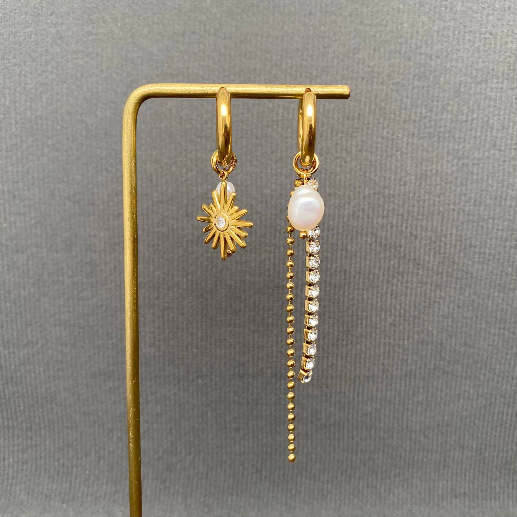 Handpicked Star Pearl Zircon Chain Huggie Earrings