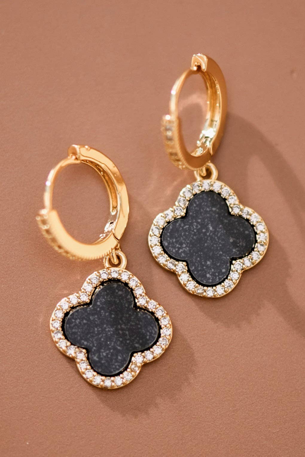 Black Quatrefoil Drop Earrings S0OX3T7744