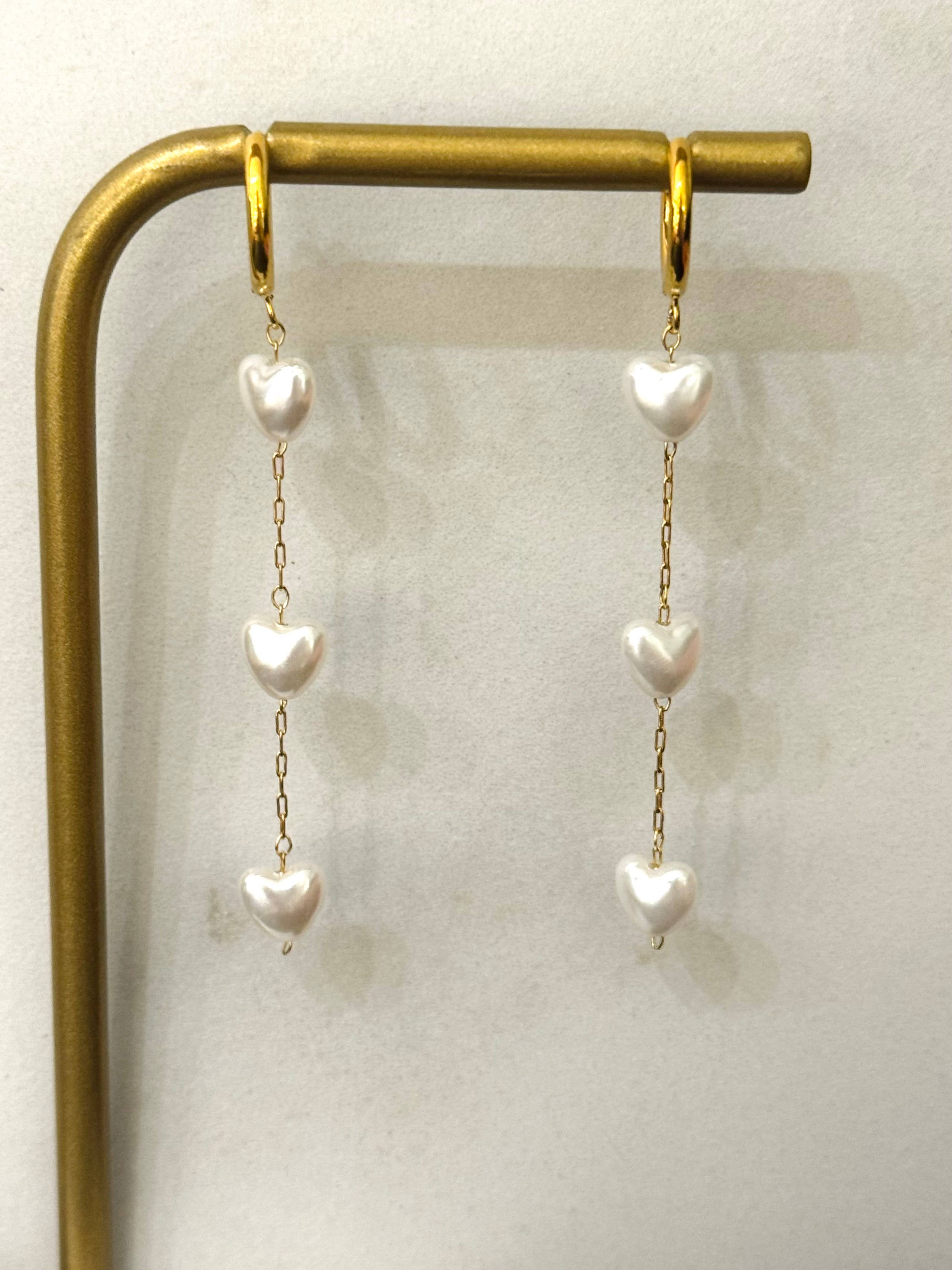  Handpicked Dangle Heart Earrings