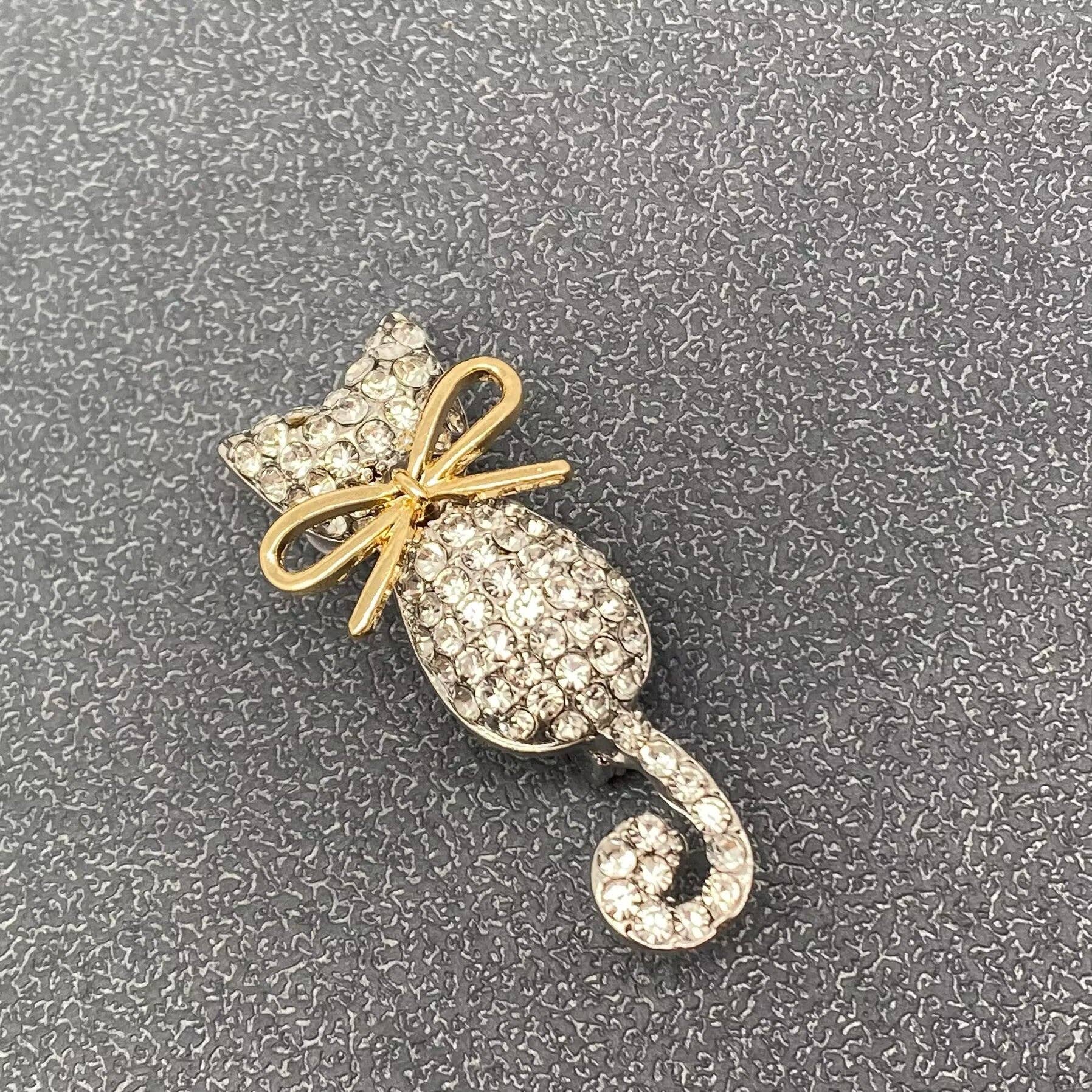 Handpicked Rhinestone Cat Brooch
