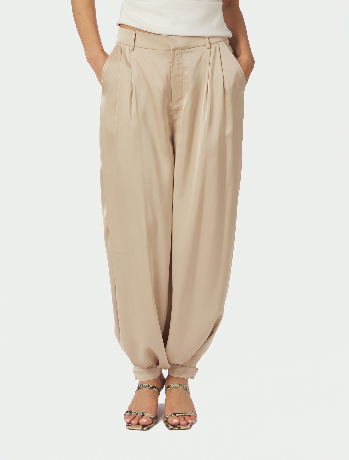 Neo Noir Fayla Drapy Ballon Pant 167418