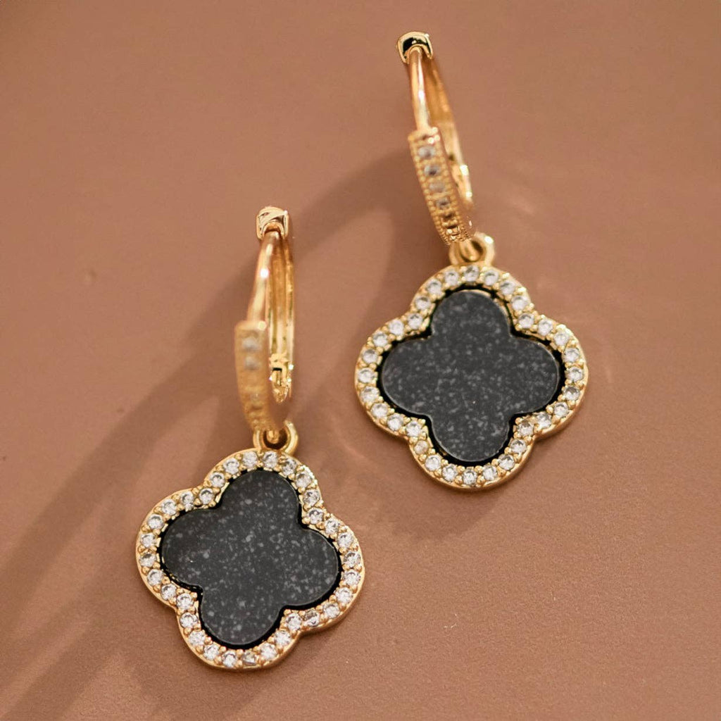 Black Quatrefoil Drop Earrings S0OX3T7744