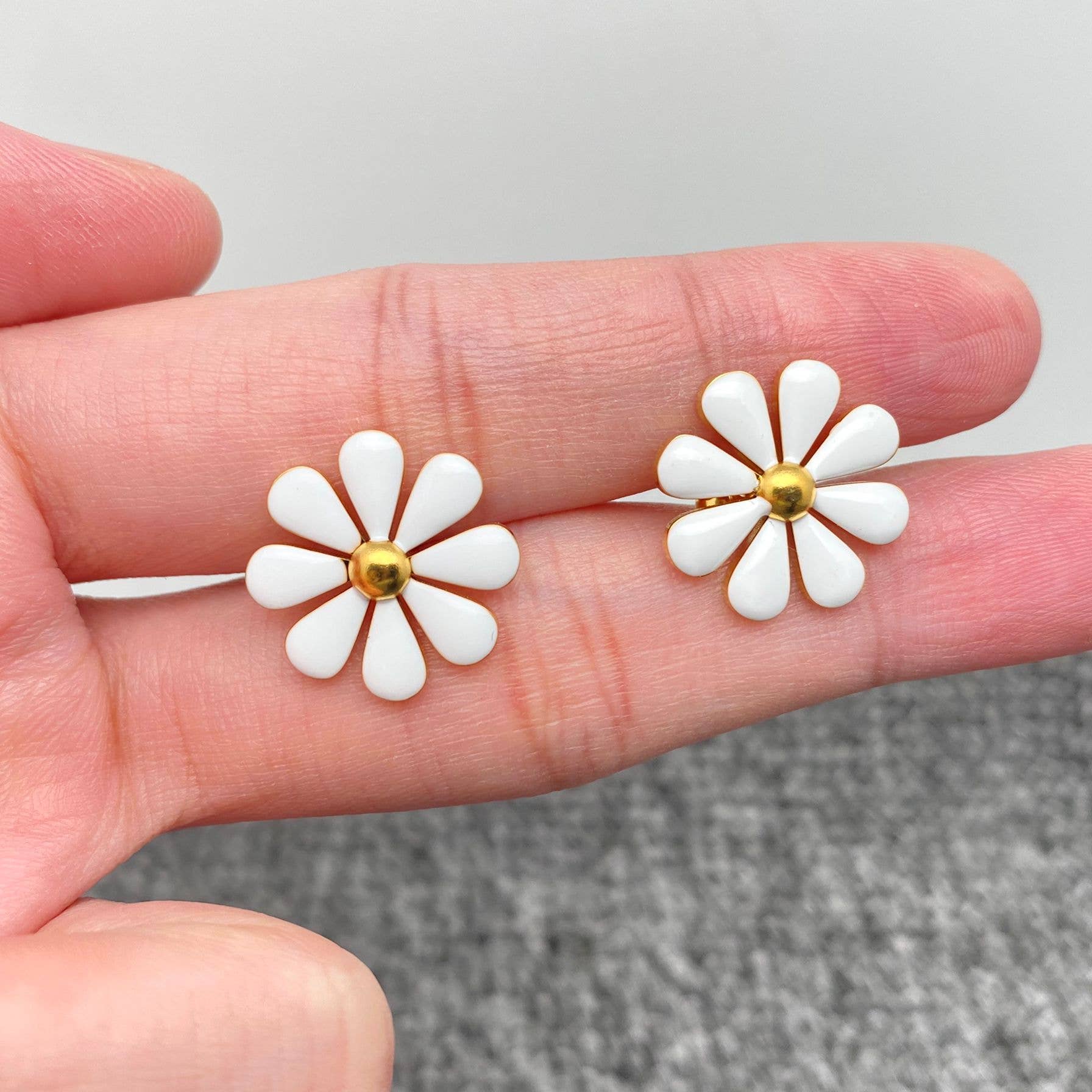 Handpicked Enamel Daisy Ear Studs