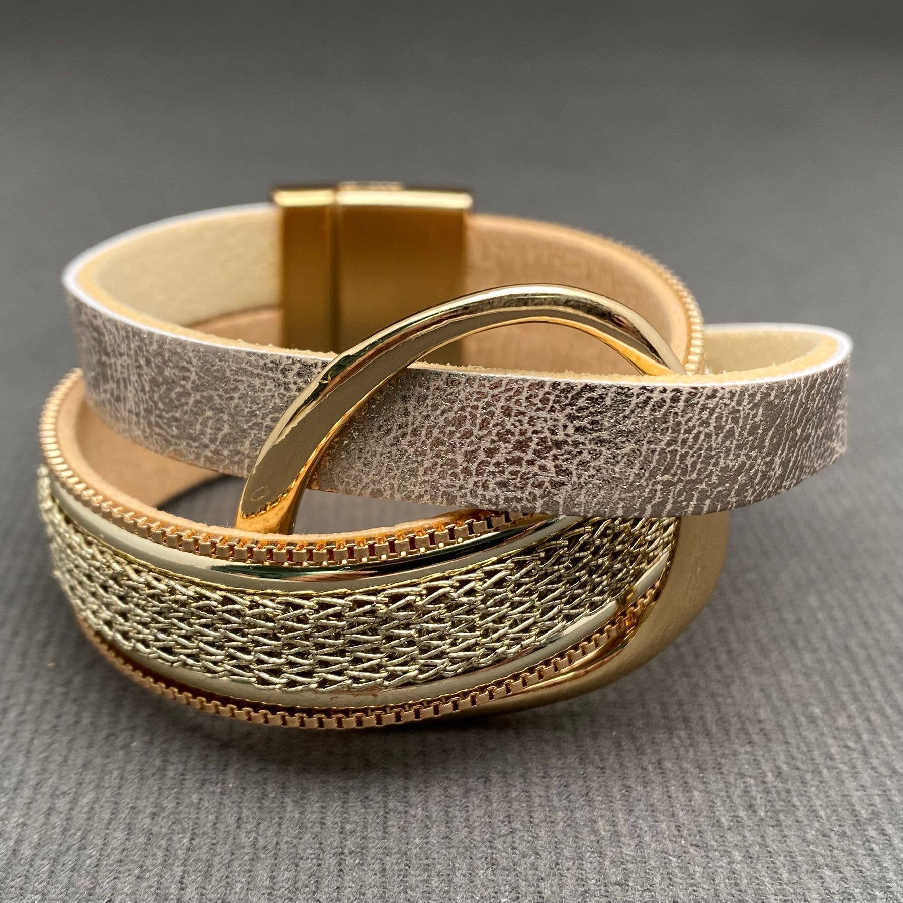 Handpicked Leather Magnetic Buckle Bracelet