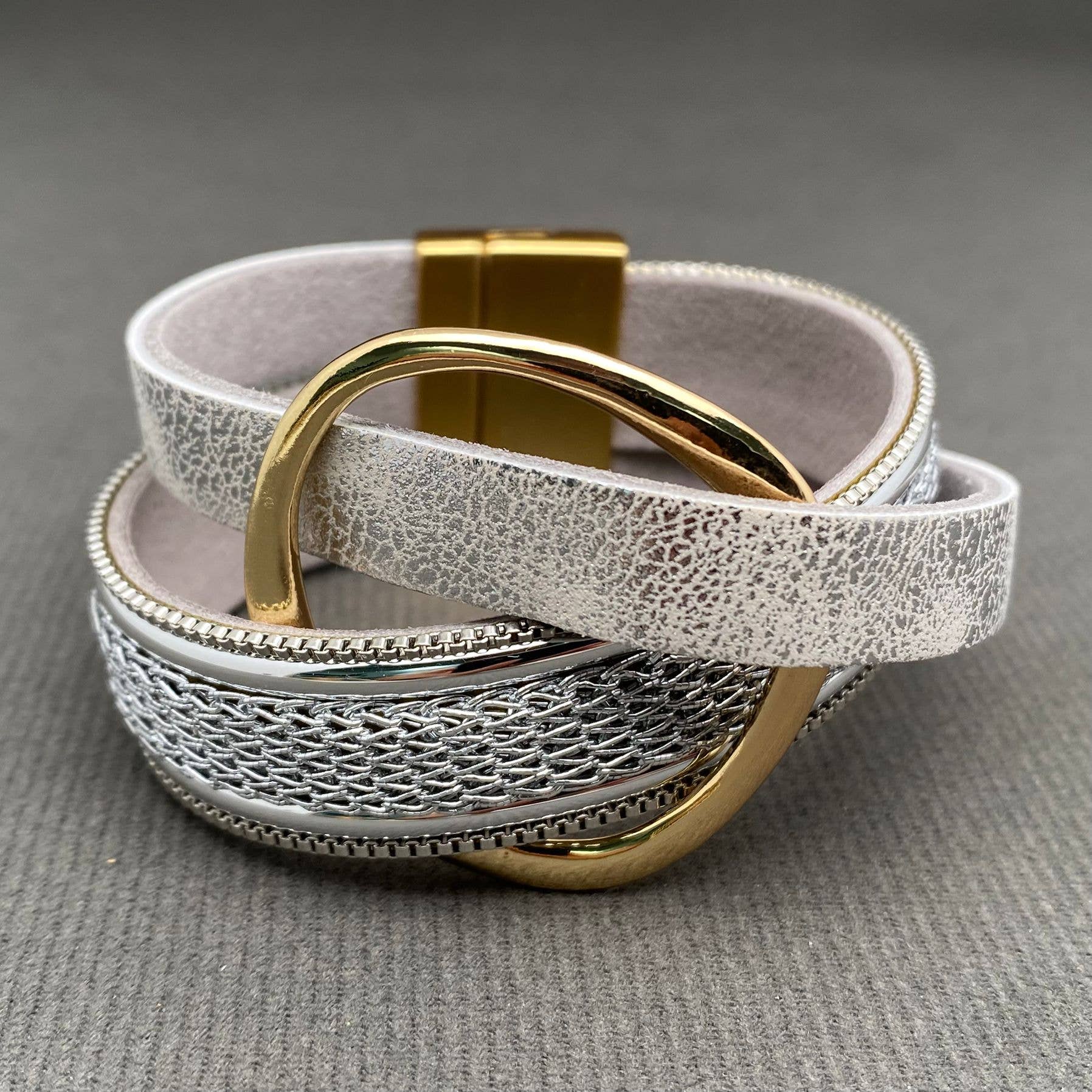 Handpicked Leather Magnetic Buckle Bracelet